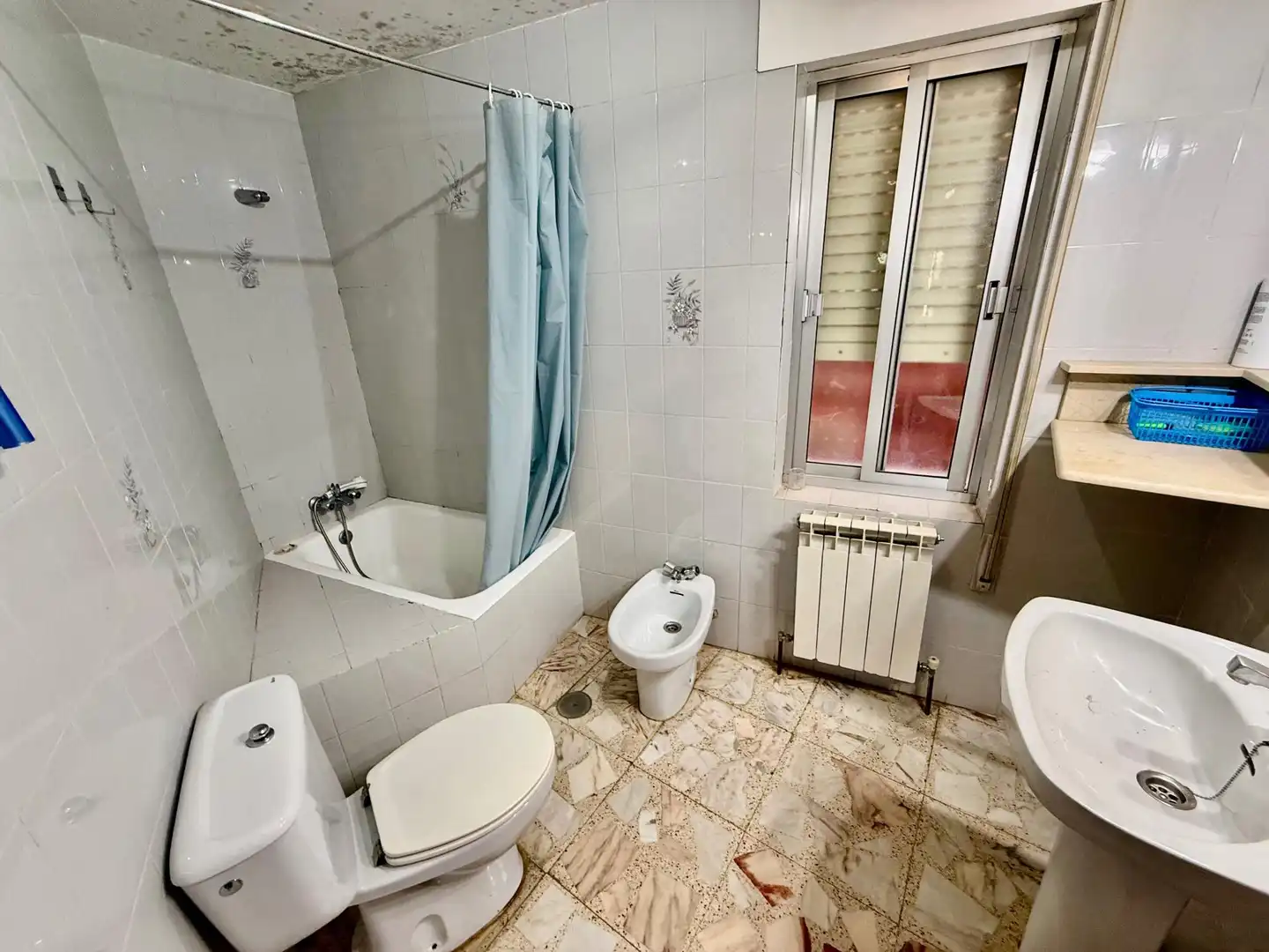 Bathroom of Buildings for sale in Villaquejida