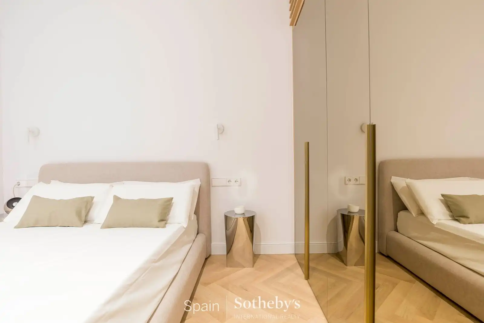 Bedroom of Apartments for sale in Madrid  with Air Conditioner and Heating