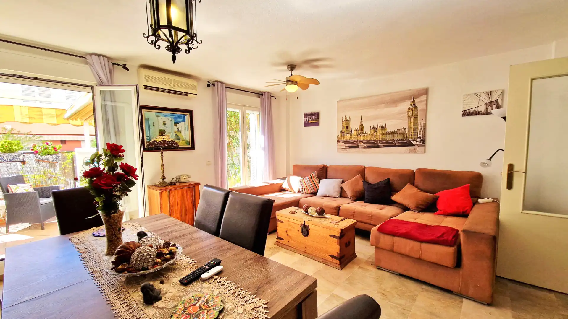 Sala de estar de Casa adosada en venta en Málaga con Aire acondicionado y Terraza