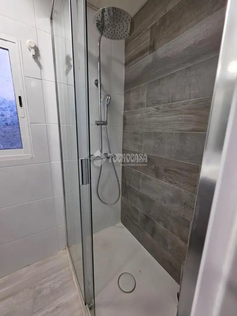 Baño de Piso en venta en Fuenlabrada con Aire acondicionado y Calefacción