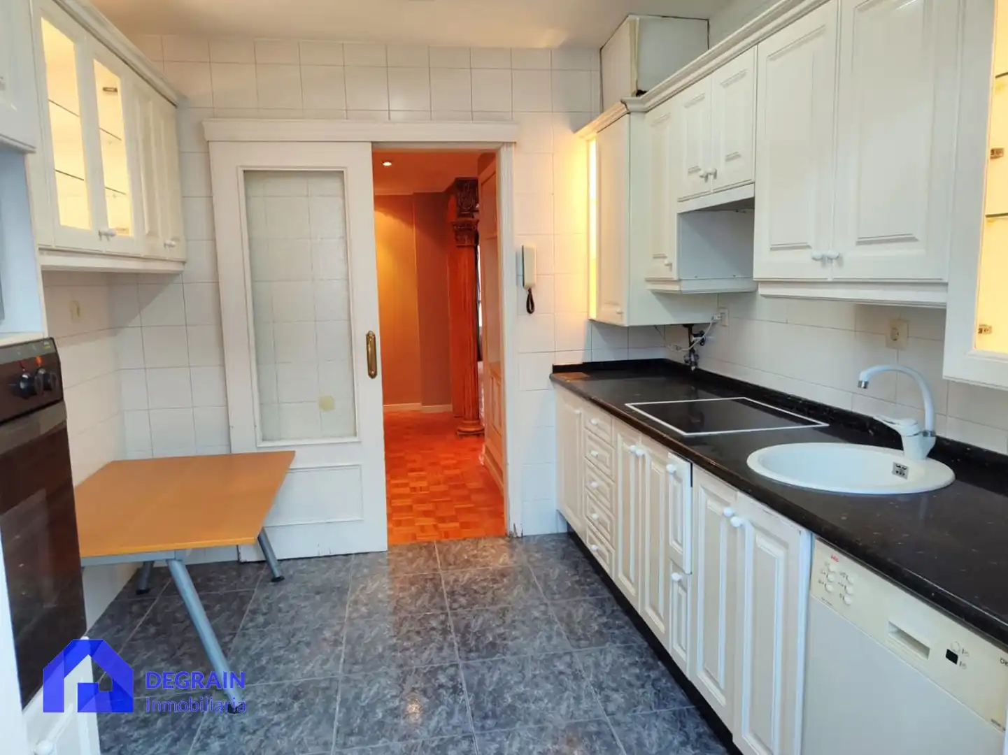 Cuina de Pis en venda en Oviedo  amb Traster
