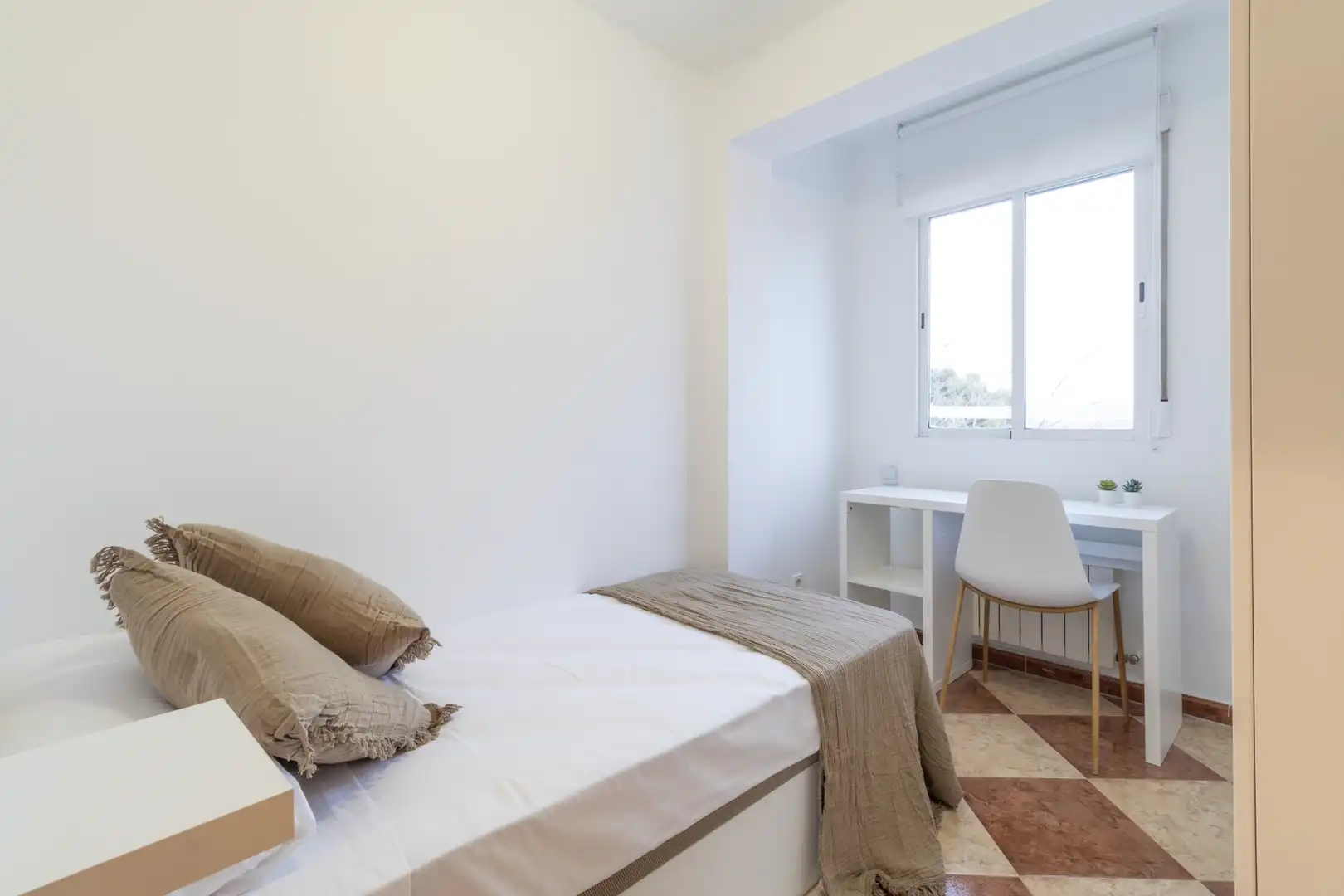 Bedroom of Flat for share in Juan de la Cierva
