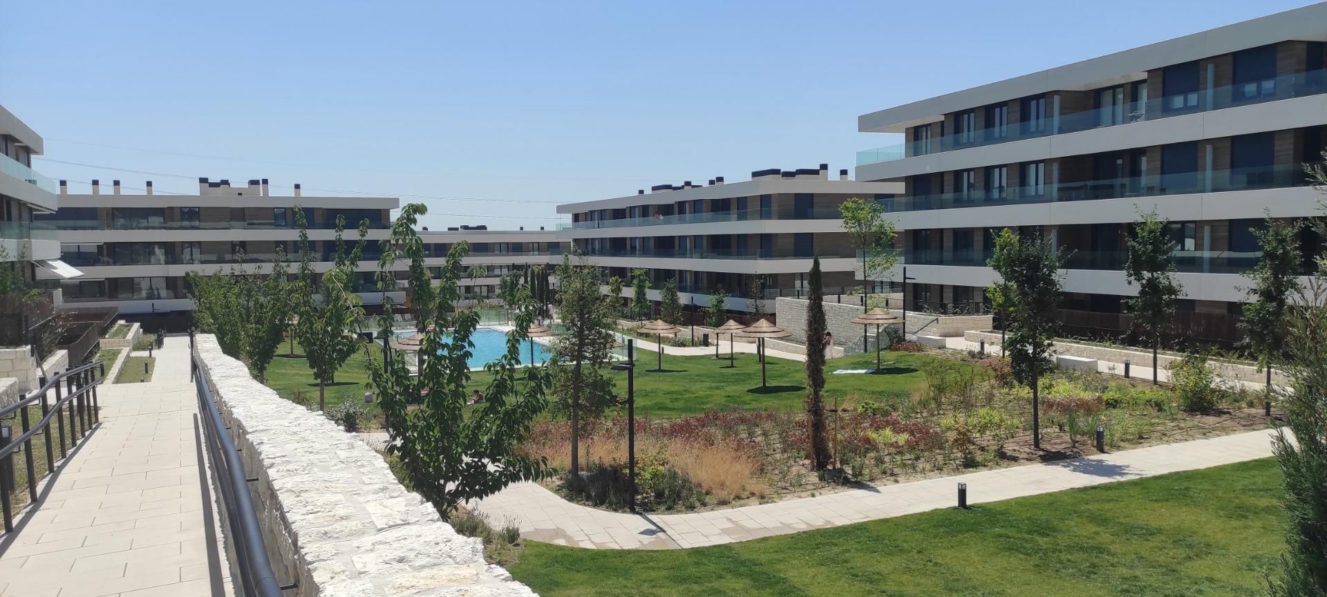 Vista exterior de Planta baixa en venda en La Moraleja amb Aire condicionat, Calefacció i Jardí privat