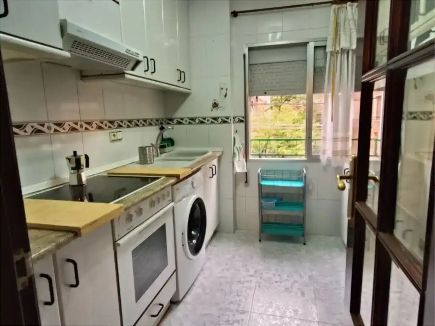 Küche von Wohnung zur Miete in Zaragoza mit Möbliert, Ofen und Waschmaschine
