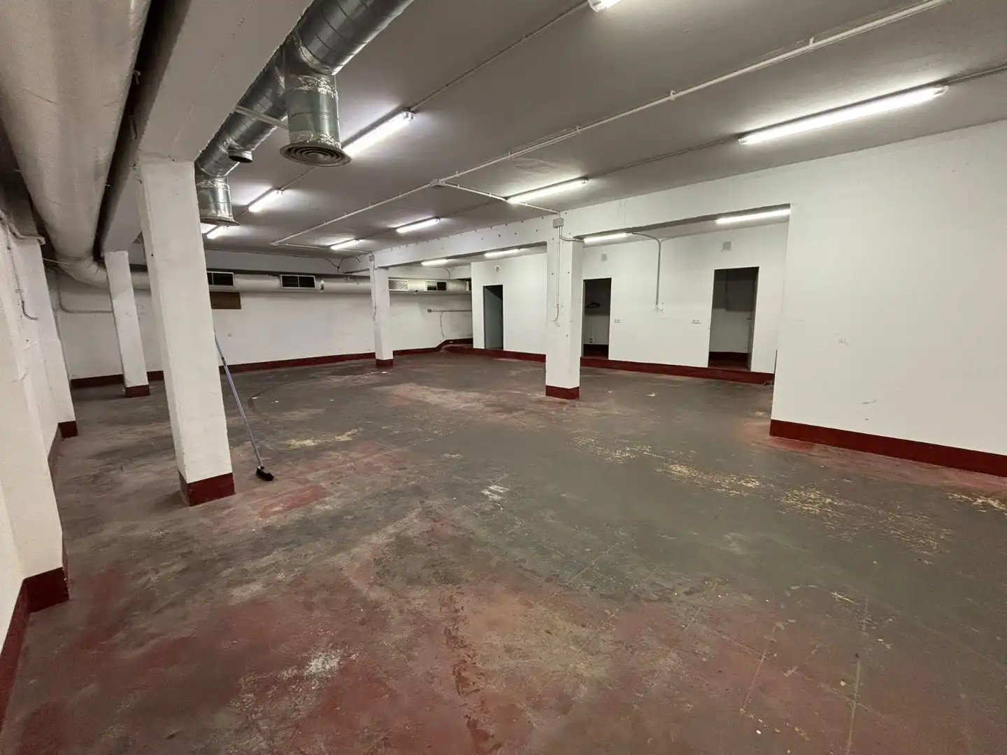 Commercial properties for sale in Barcelona  with Air Conditioner