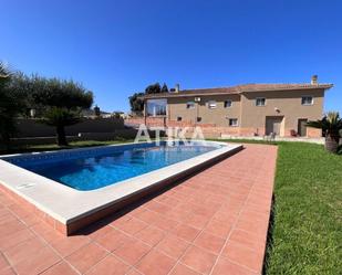 Vista exterior de Casa o xalet en venda en Ontinyent amb Aire condicionat, Piscina i Balcó