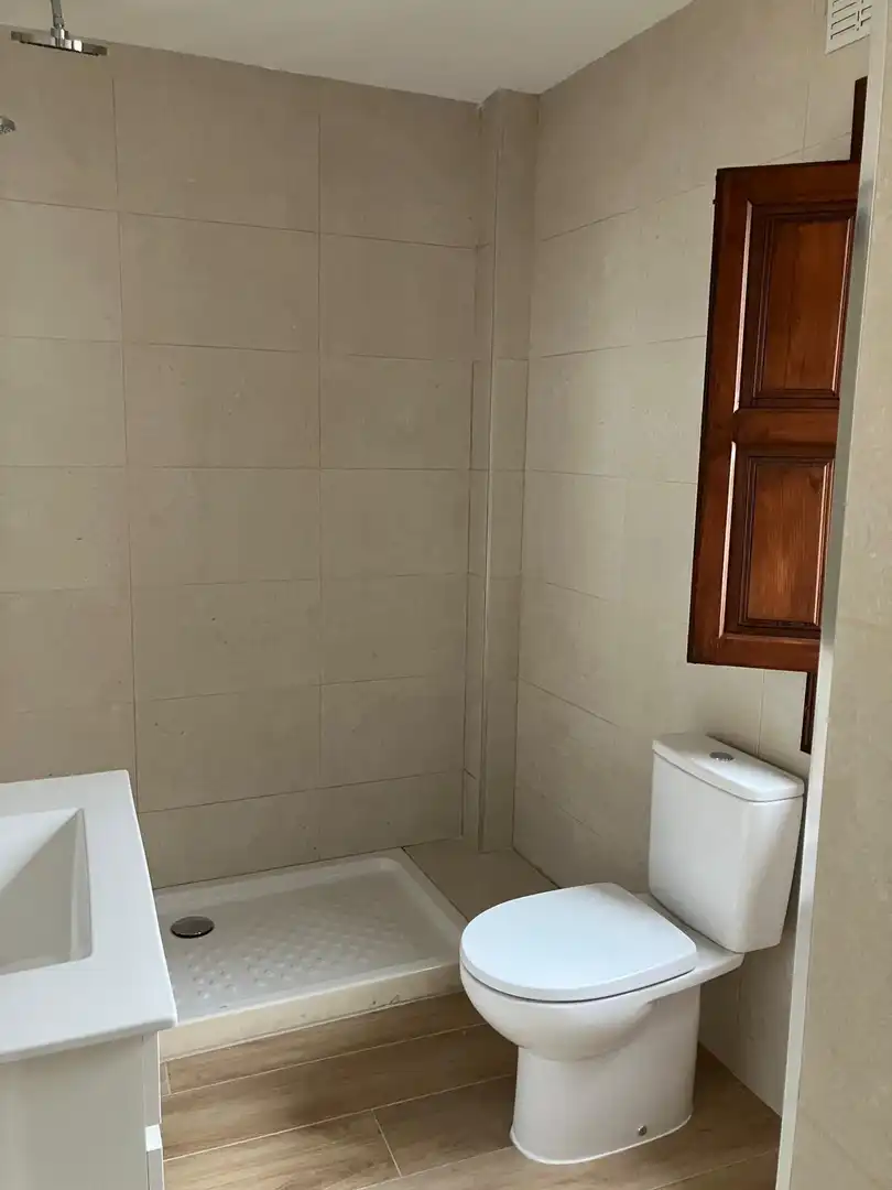 Badezimmer von Einfamilien-Reihenhaus zur Miete in Granada