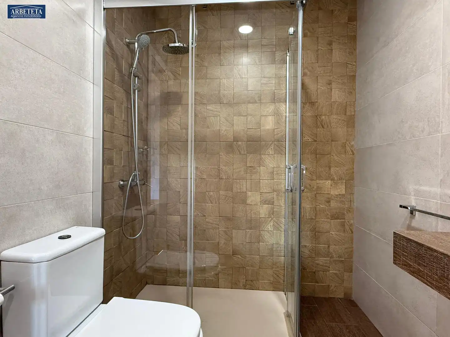 Badezimmer von Maisonette zur Miete in Guadalajara mit Klimaanlage, Heizung und Parkett