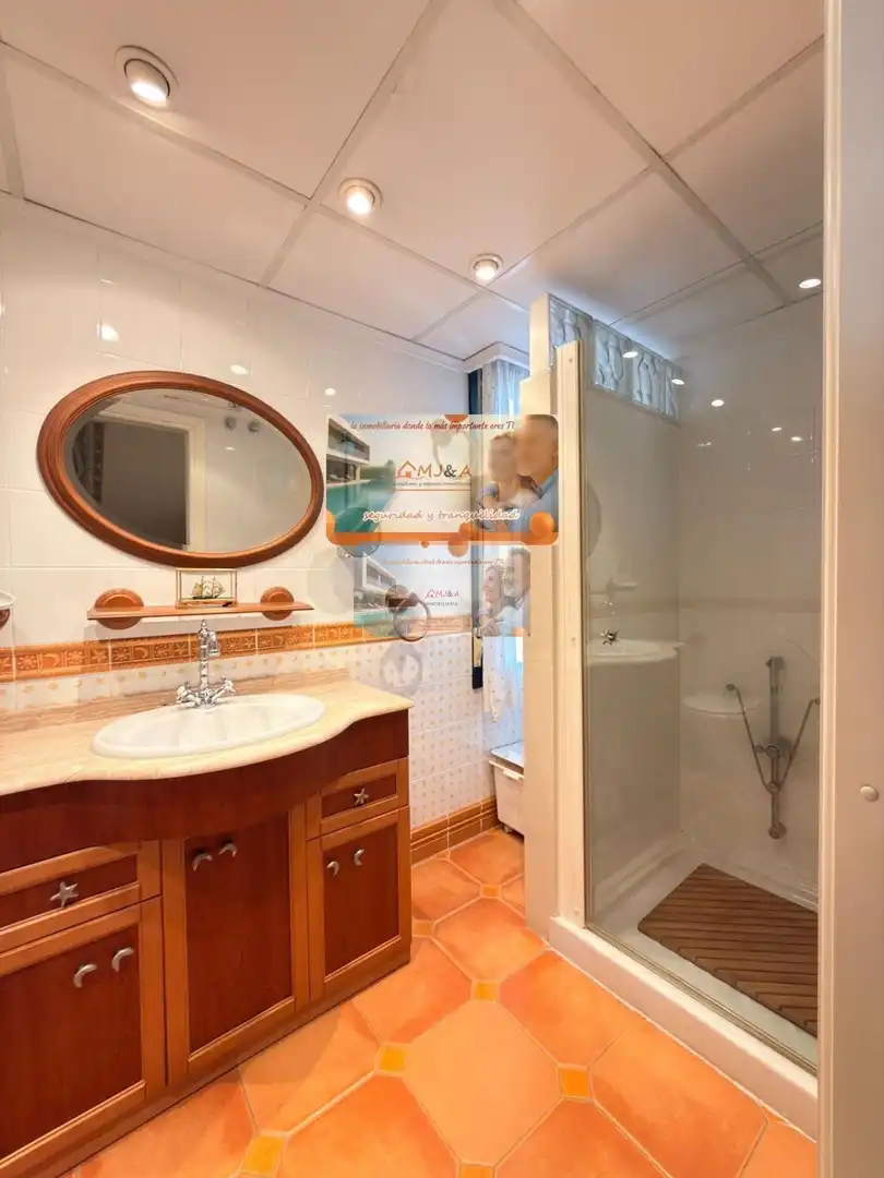 Baño de Dúplex en venta en Castellón de la Plana / Castelló de la Plana con Calefacción, Parquet y Terraza