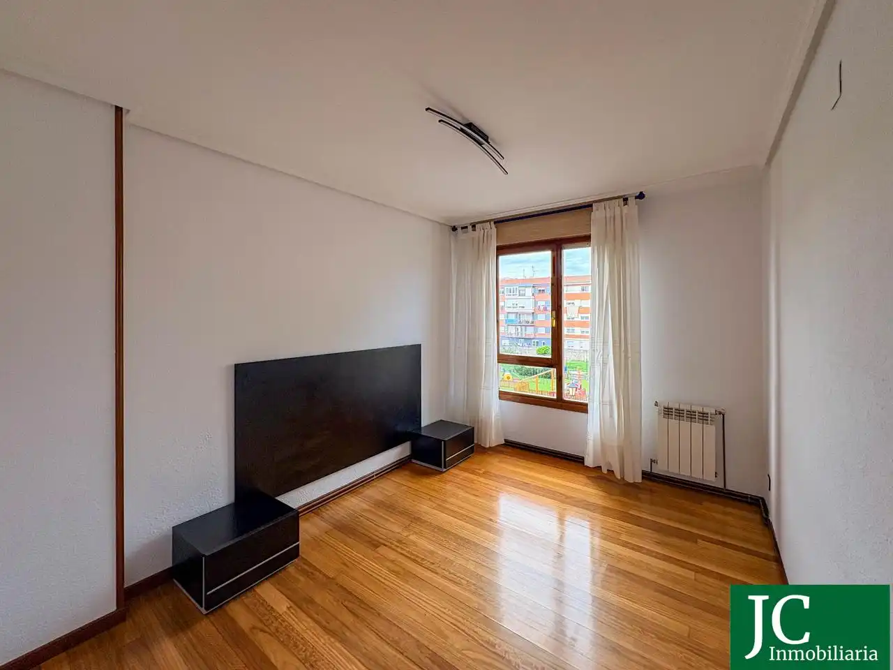 Wohnzimmer von Maisonette zum Verkauf in Colindres mit Heizung, Parkett und Terrasse