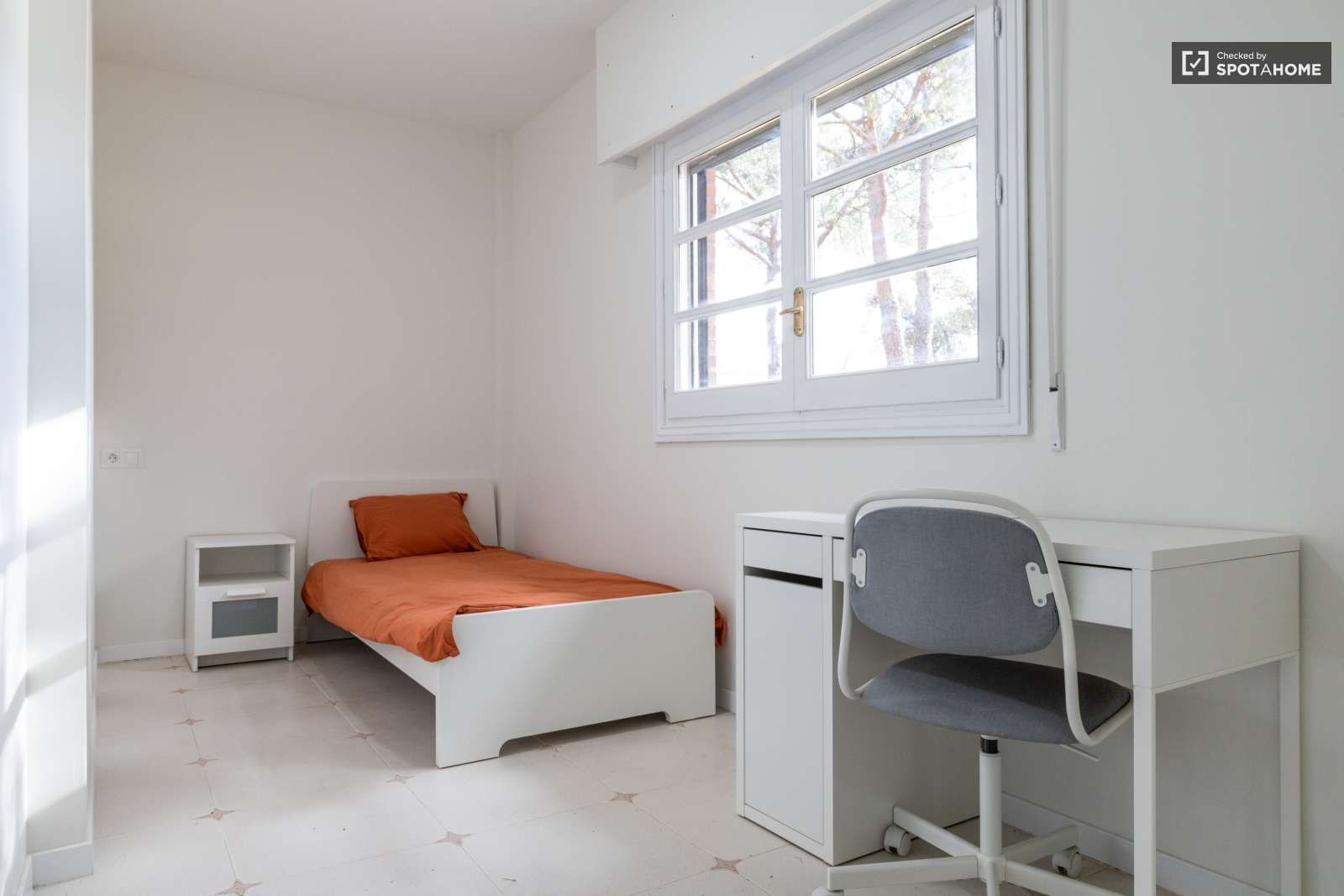 Pis per a compartir a Urbanización Este - Montepríncipe