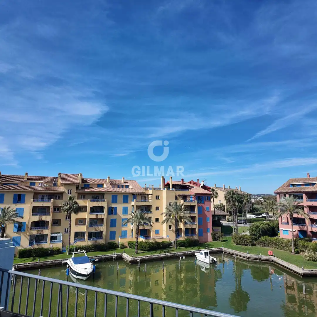 Vista exterior de Dúplex en venta en Sotogrande con Calefacción, Trastero y Piscina