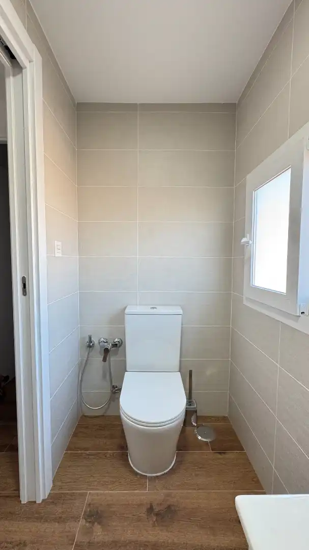 Badezimmer von Wohnung zur Miete in Motril mit Klimaanlage, Parkett und Terrasse