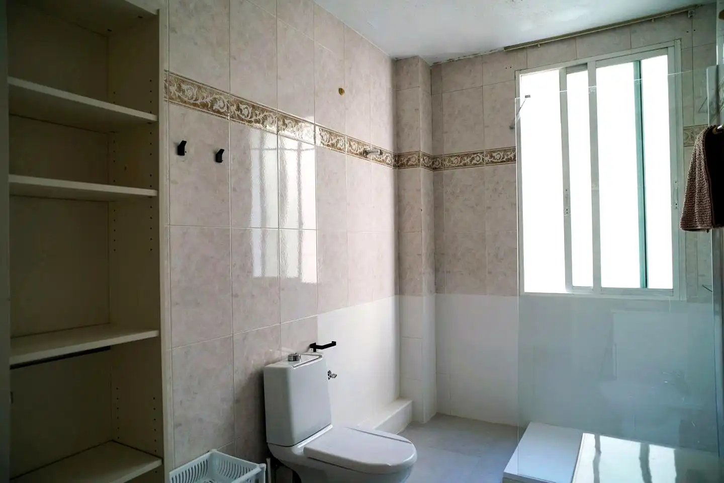 Baño de Apartamento de alquiler en Madrid con Aire acondicionado, Calefacción y Parquet