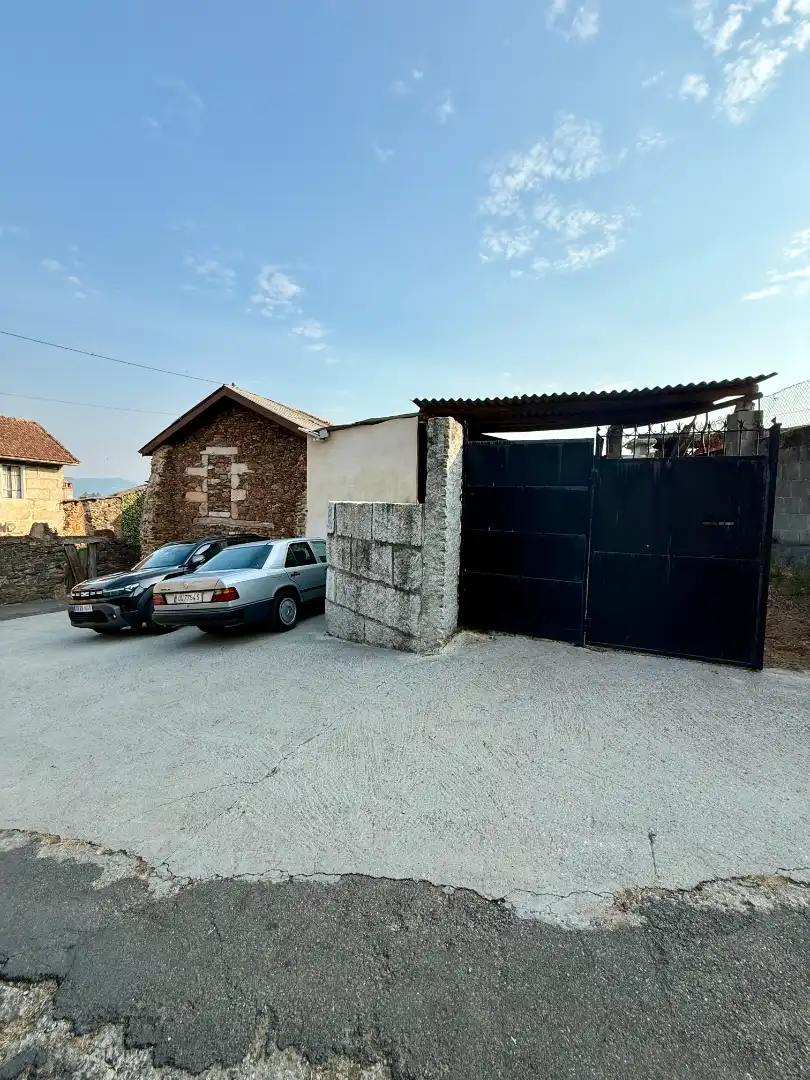 Parkplatz von Haus oder Chalet zum Verkauf in Toén mit Privatgarten, Terrasse und Abstellraum