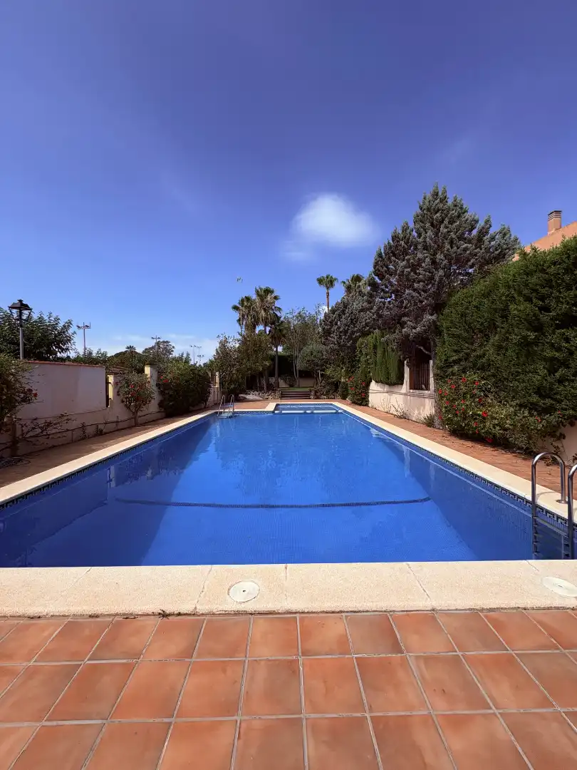 Piscina de Casa adosada en venta en Rocafort con Aire acondicionado, Calefacción y Jardín privado