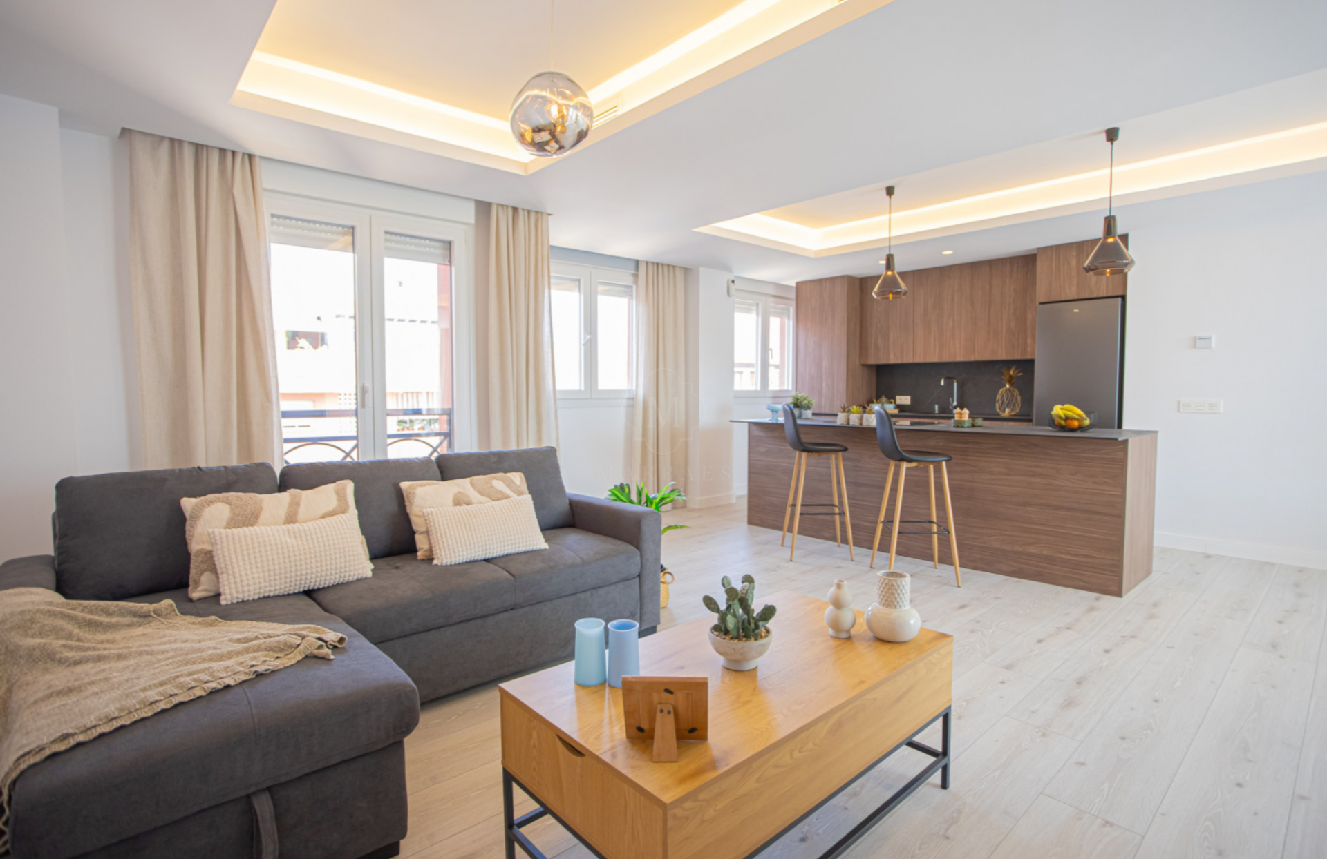 Living room of Attic to rent in Marbella  with Terrace, Swimming Pool and Community pool