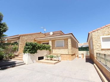 Villa con balcone in vendita a Marisol Park - Ortembach - Los Almendros