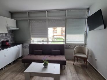 Estudi amb ascensor de lloguer a Eduardo Aguilera Romero