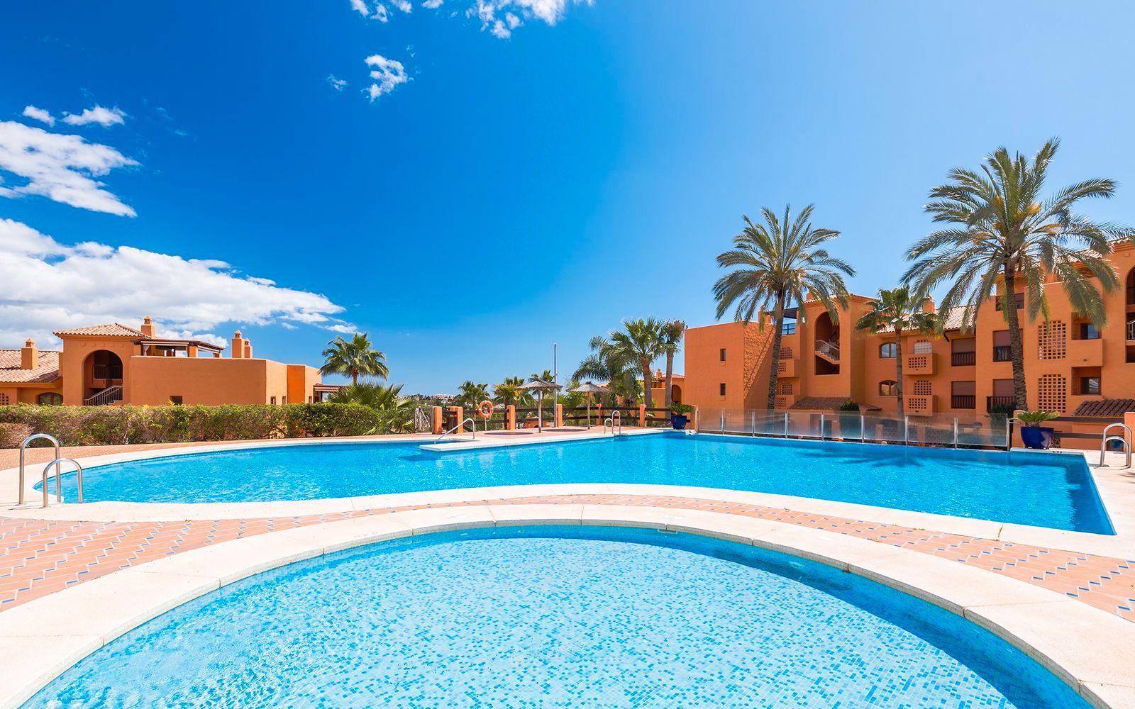 Swimming pool of Flat for sale in Benahavís  with Air Conditioner, Terrace and Storage room