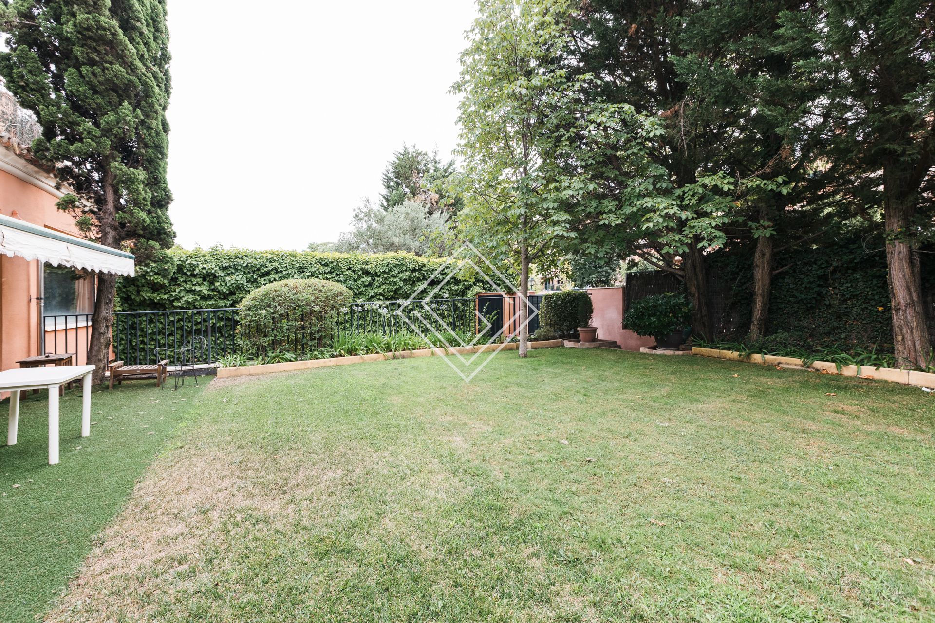 Jardí de Casa o xalet en venda en Pozuelo de Alarcón amb Aire condicionat, Calefacció i Jardí privat