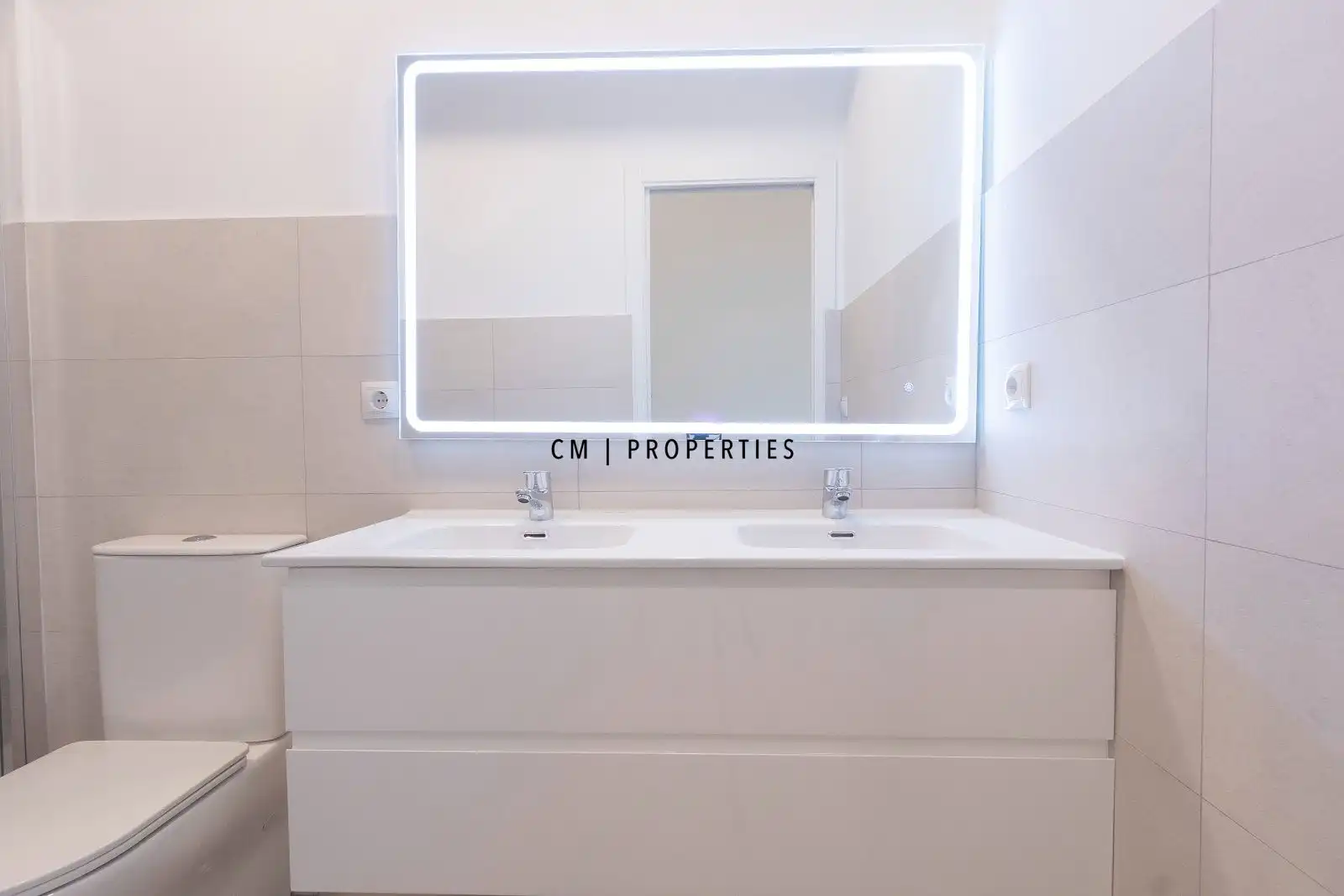 Bathroom of Flat for sale in Valencia  with Air Conditioner, Heating and Swimming Pool