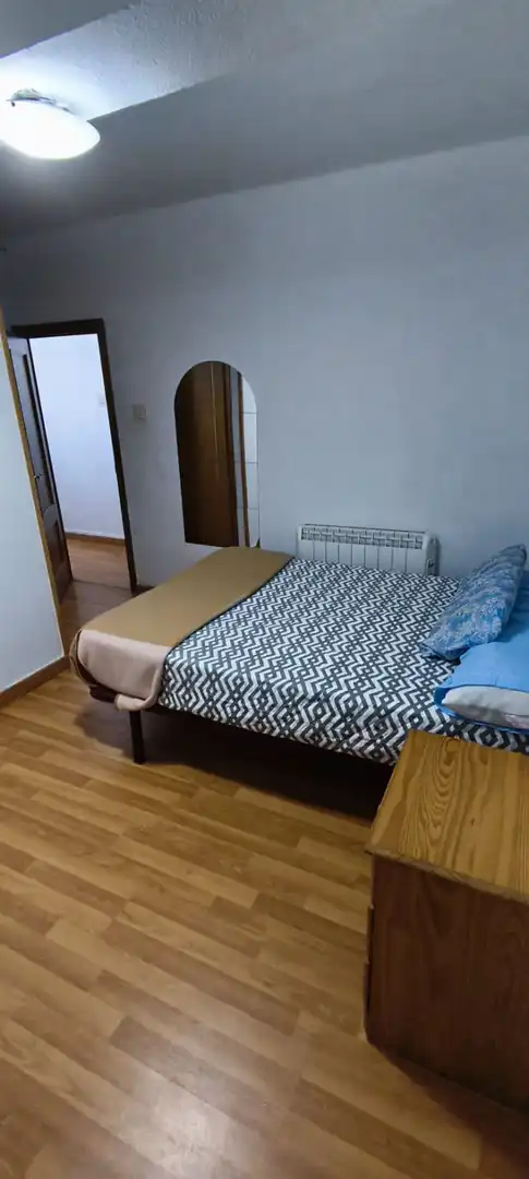 Habitación de Piso en venta en Oviedo  con Calefacción, Trastero y Amueblado