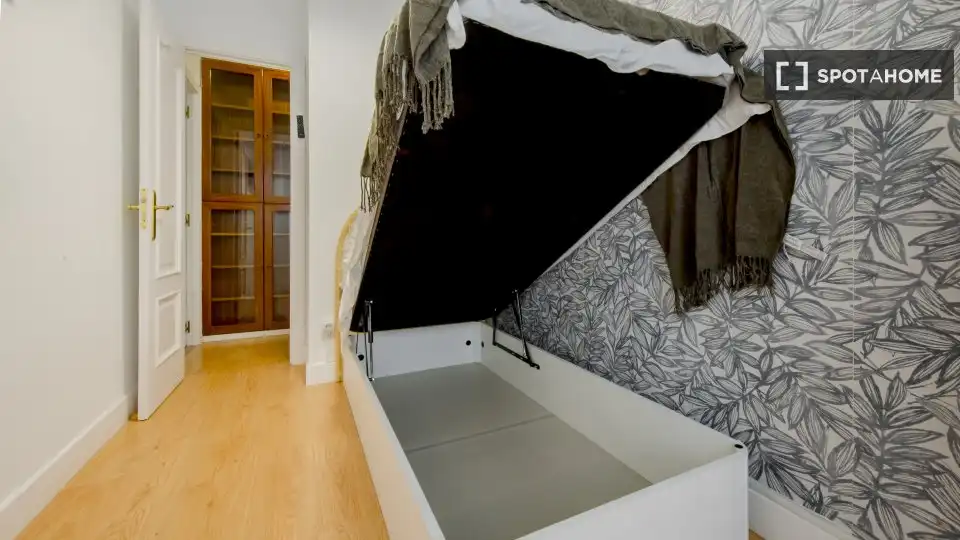 Habitación de Piso de alquiler en Madrid con Aire acondicionado, Calefacción y Amueblado