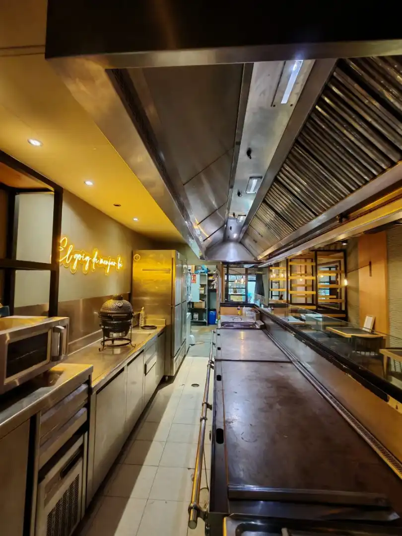 Cocina de Local en traspaso en Sabadell con Aire acondicionado, Amueblado y Alarma