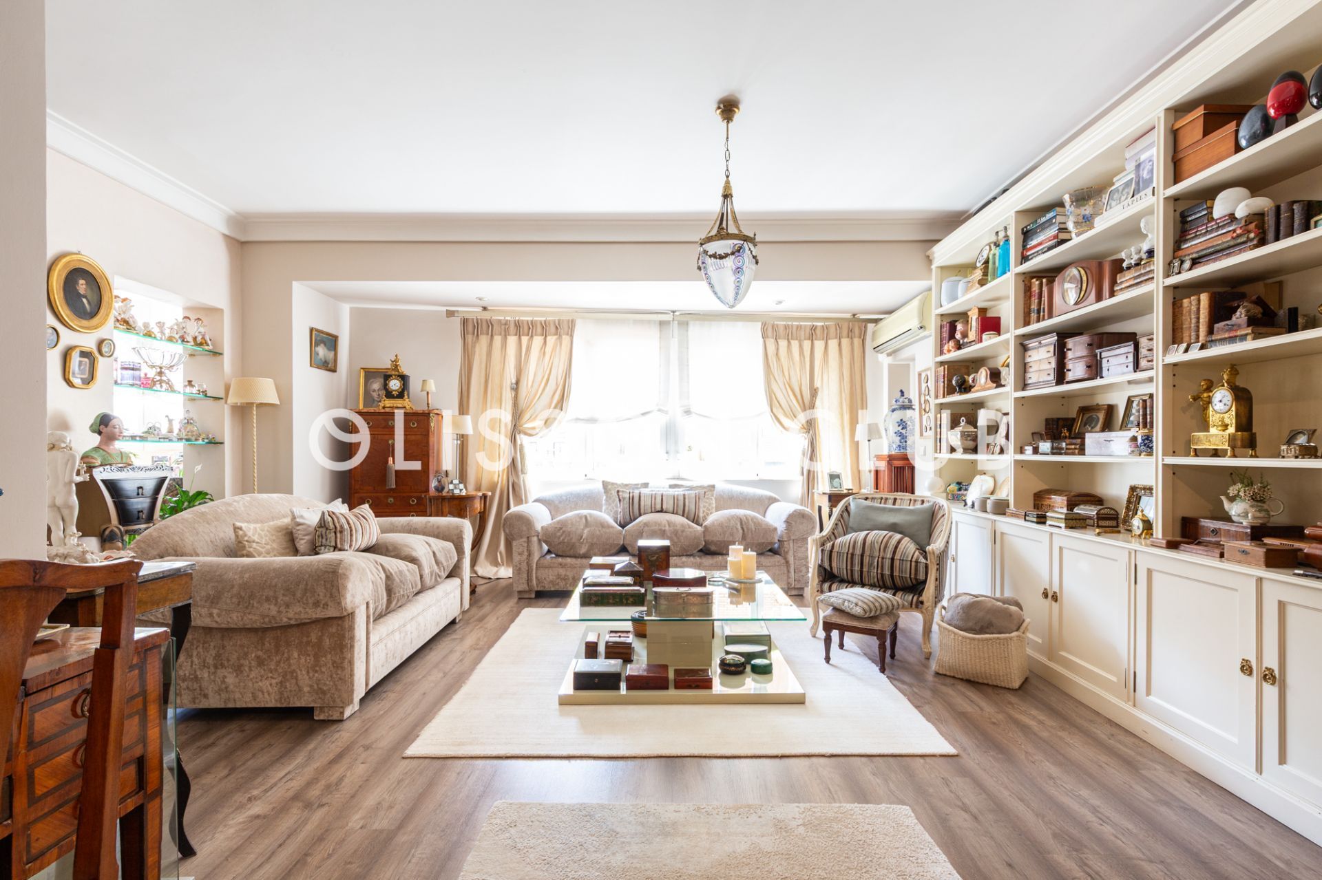 Living room of Flat for sale in  Madrid Capital  with Air Conditioner, Heating and Storage room