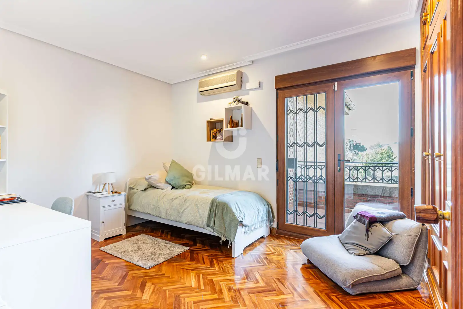 Habitación de Casa o chalet en venta en Pozuelo de Alarcón con Calefacción, Jardín privado y Piscina