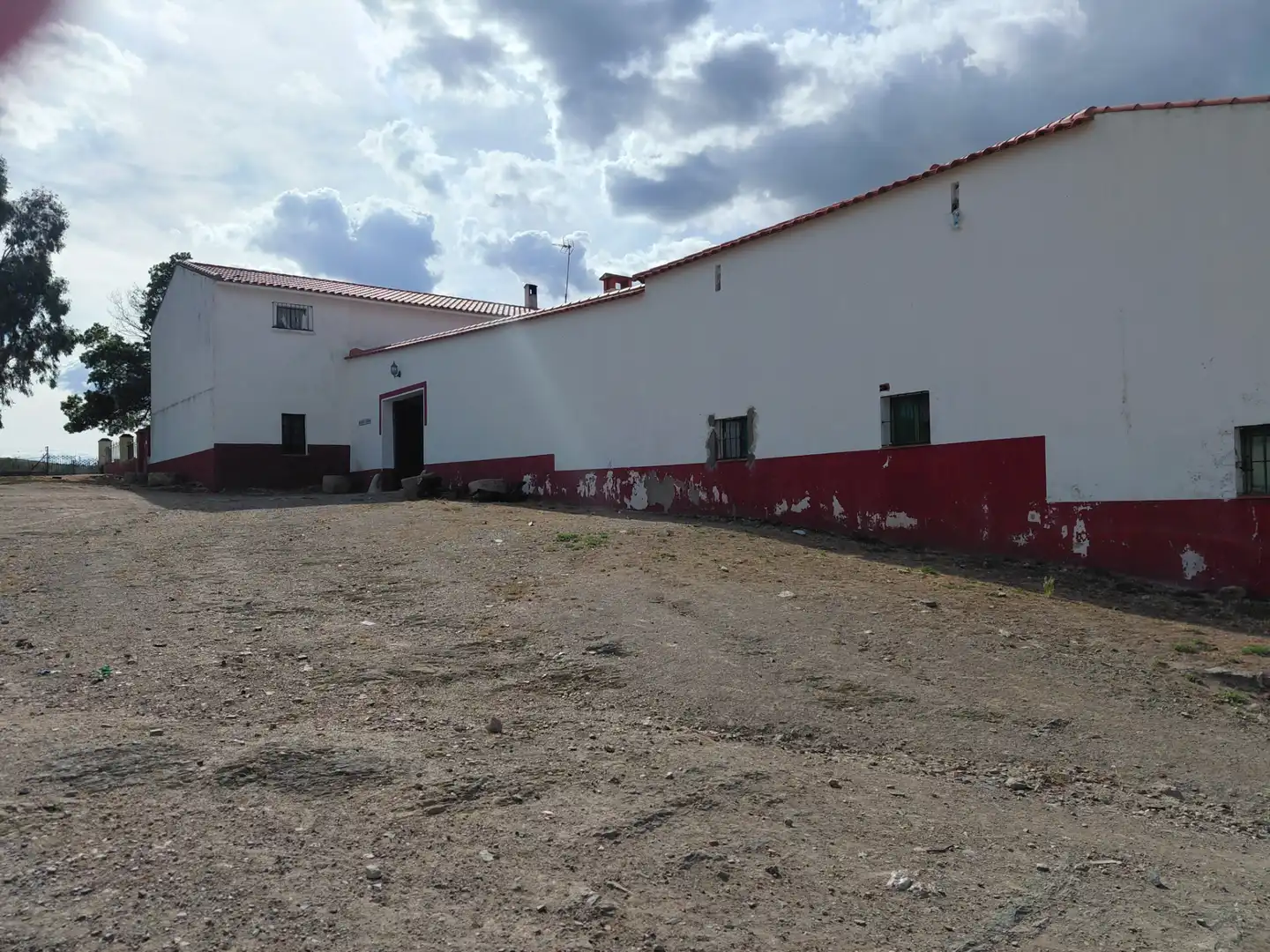 Vista exterior de Finca rústica en venda en Fuente de Cantos amb Jardí privat, Forn i Rentadora
