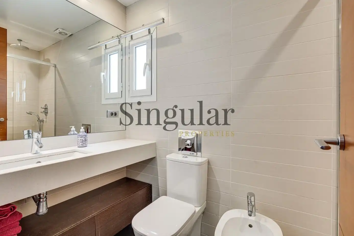Bathroom of Attic for sale in Barcelona  with Heating, Parquet flooring and Terrace