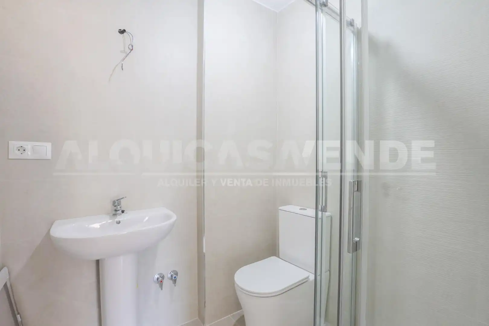 Baño de Piso de alquiler en Sevilla con Aire acondicionado y Balcón