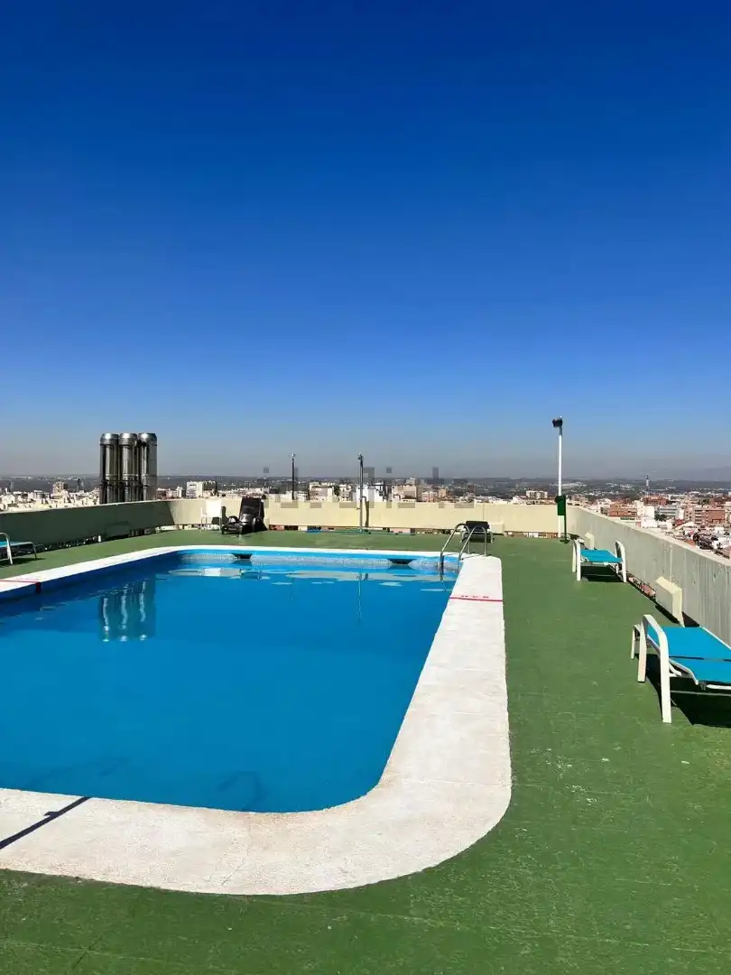 Swimming pool of Flat for rent in Madrid  with Air Conditioner, Heating and Storage room