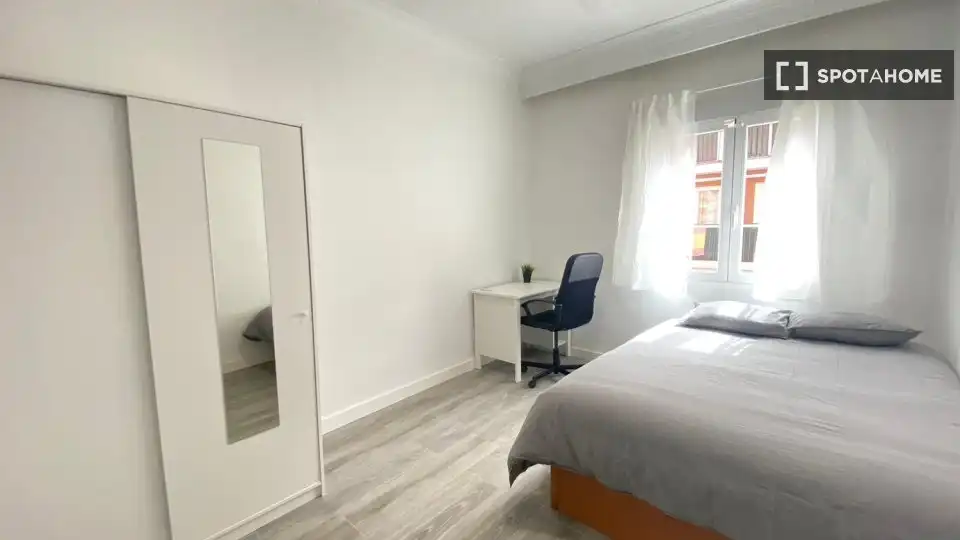 Bedroom of Flat for rent in Madrid  with Air Conditioner, Heating and Furnished
