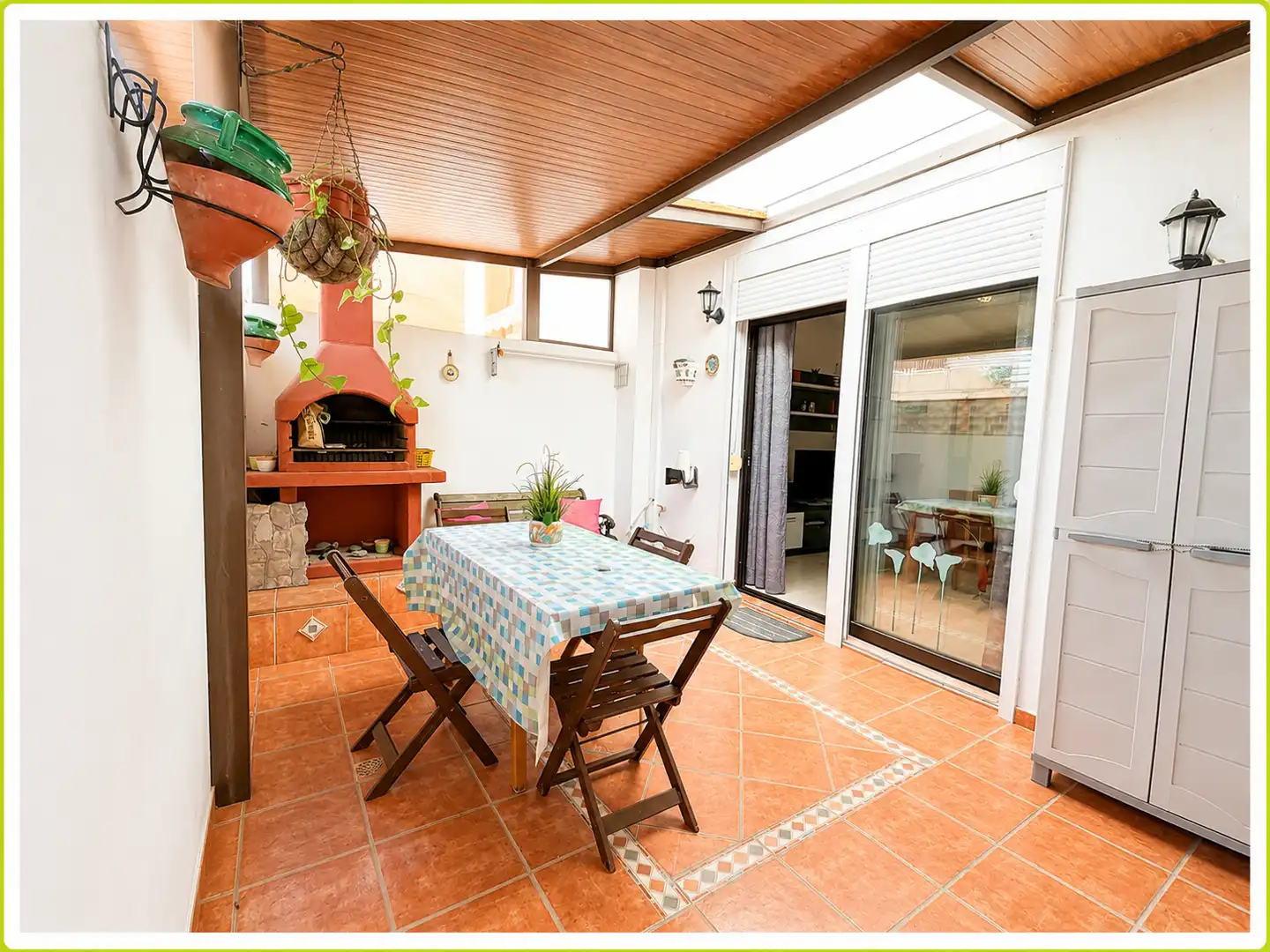 Terrasse von Einfamilien-Reihenhaus zum Verkauf in Granadilla de Abona mit Terrasse, Ofen und Waschmaschine