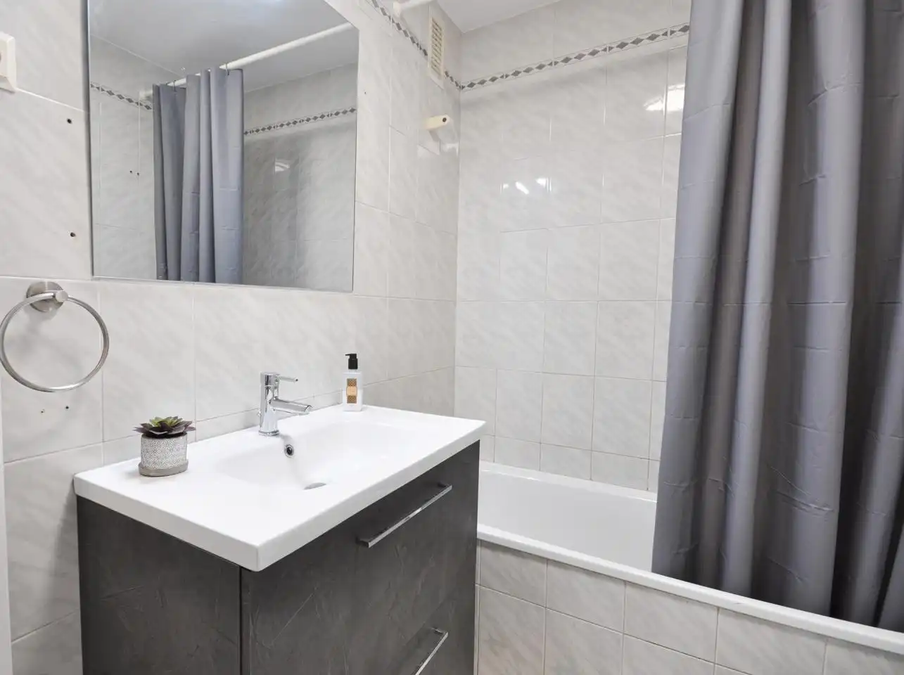 Bathroom of Ground floor for sale in Rincón de la Victoria  with Terrace and Community pool