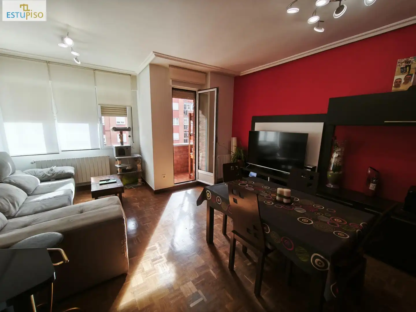 Sala d'estar de Pis en venda en Vitoria - Gasteiz amb Calefacció, Parquet i Terrassa