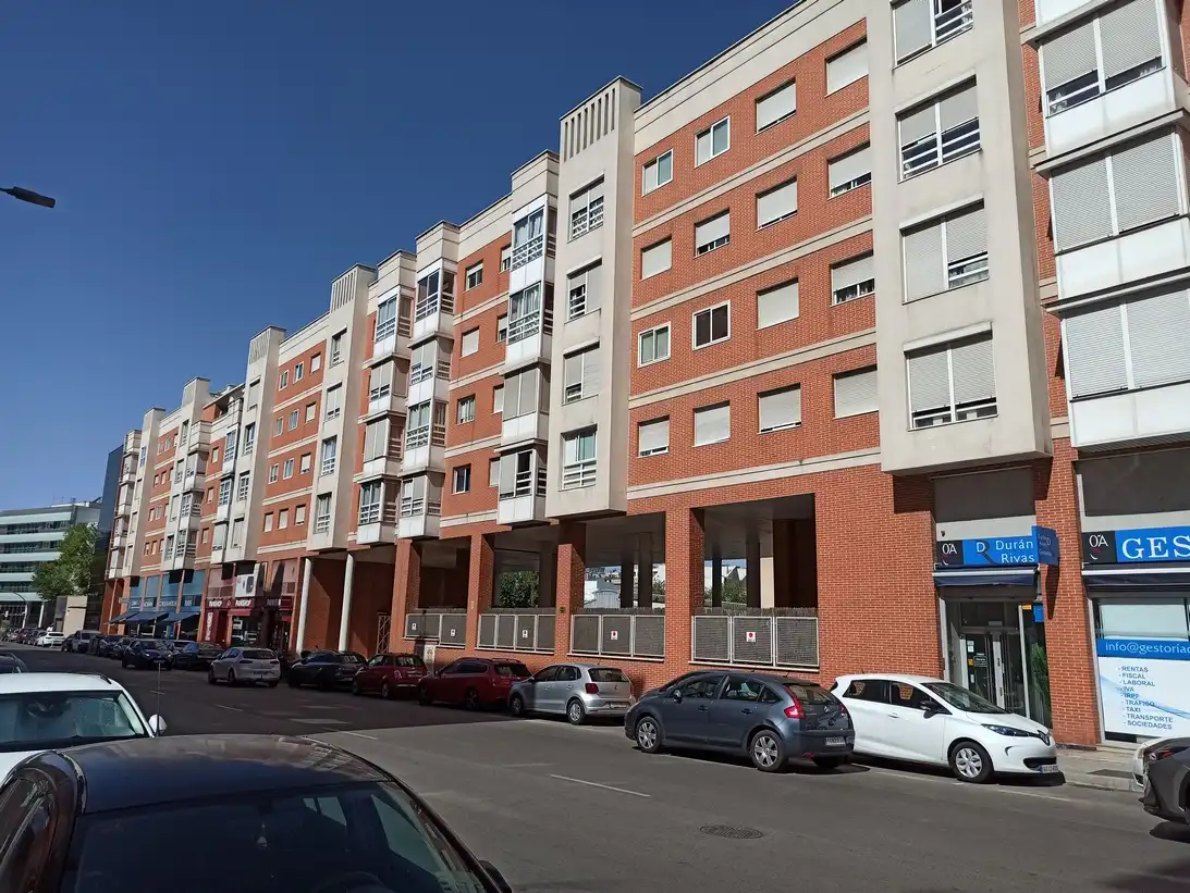 Pis amb piscina de lloguer a Calle de Julián Camarillo, imagen 23