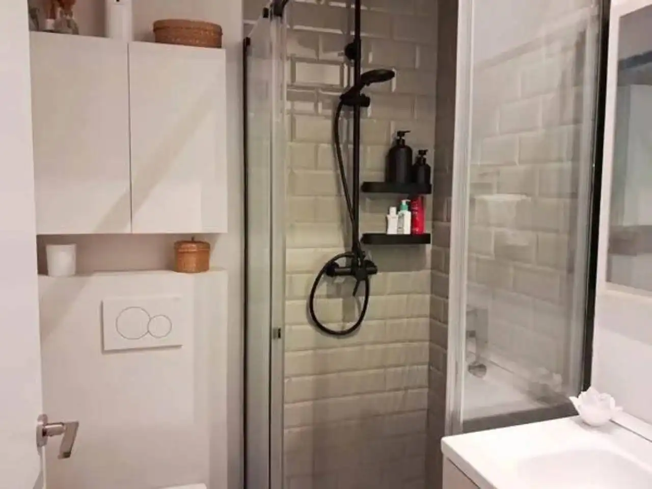 Bathroom of Flat for sale in Barcelona