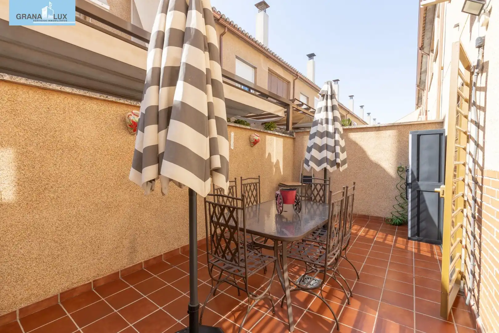 Terrassa de Casa adosada en venda en Armilla amb Calefacció