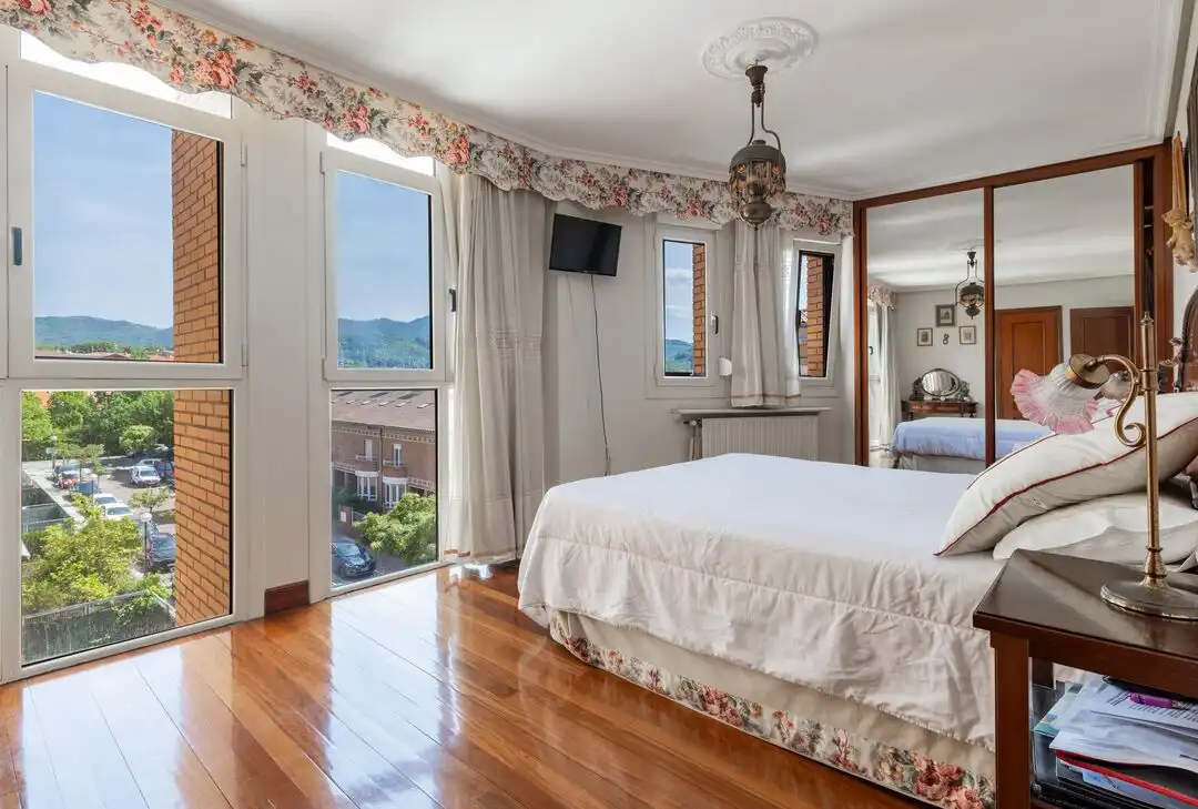Schlafzimmer von Wohnung zum Verkauf in Irun  mit Heizung