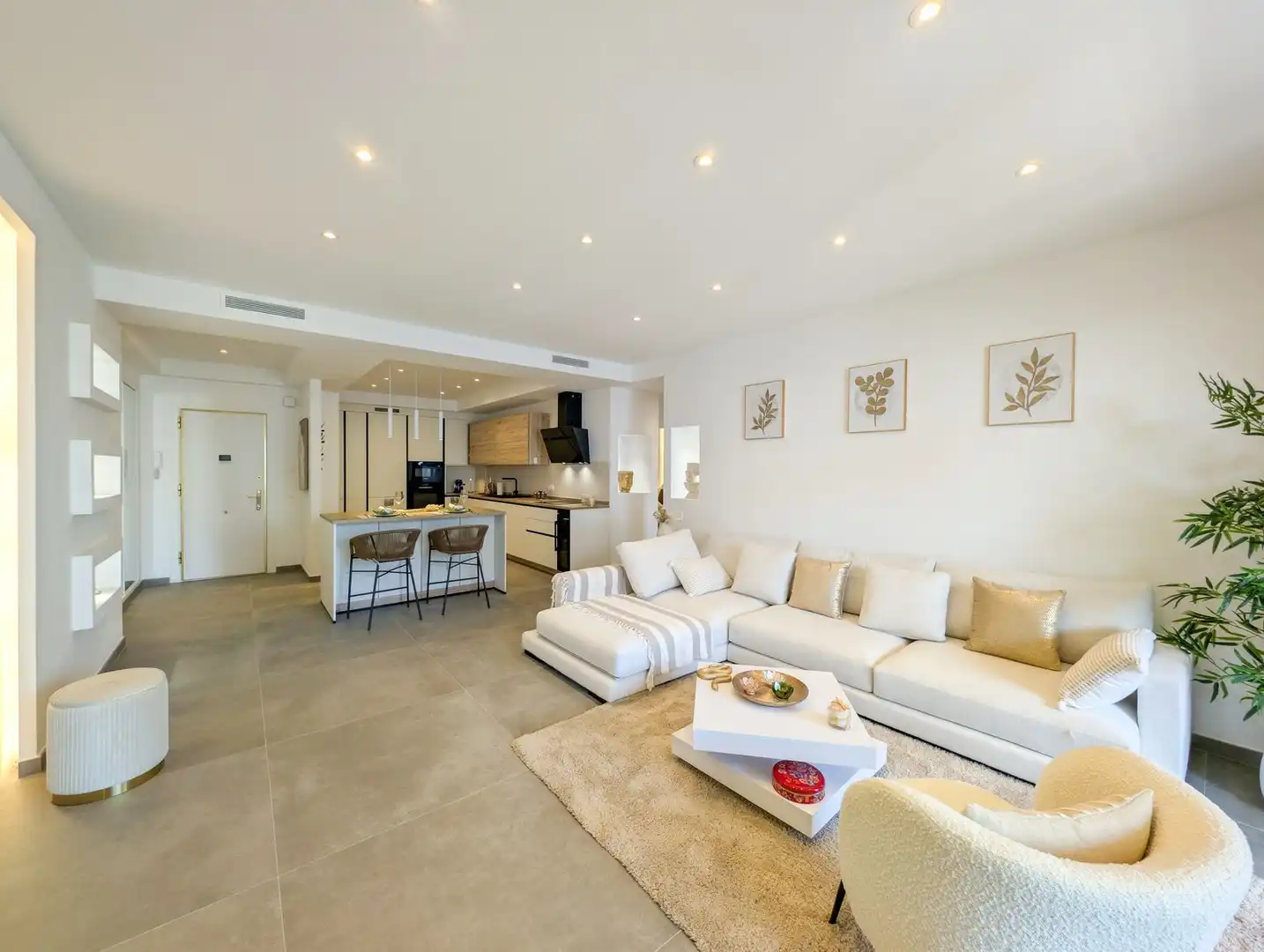 Sala d'estar de Pis en venda en Marbella amb Aire condicionat, Terrassa i Moblat