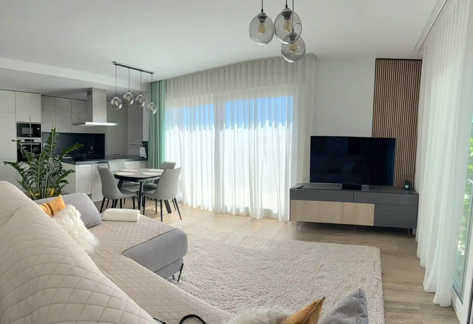 Wohnzimmer von Wohnungen zur Miete in Torrevieja mit Klimaanlage, Terrasse und Abstellraum