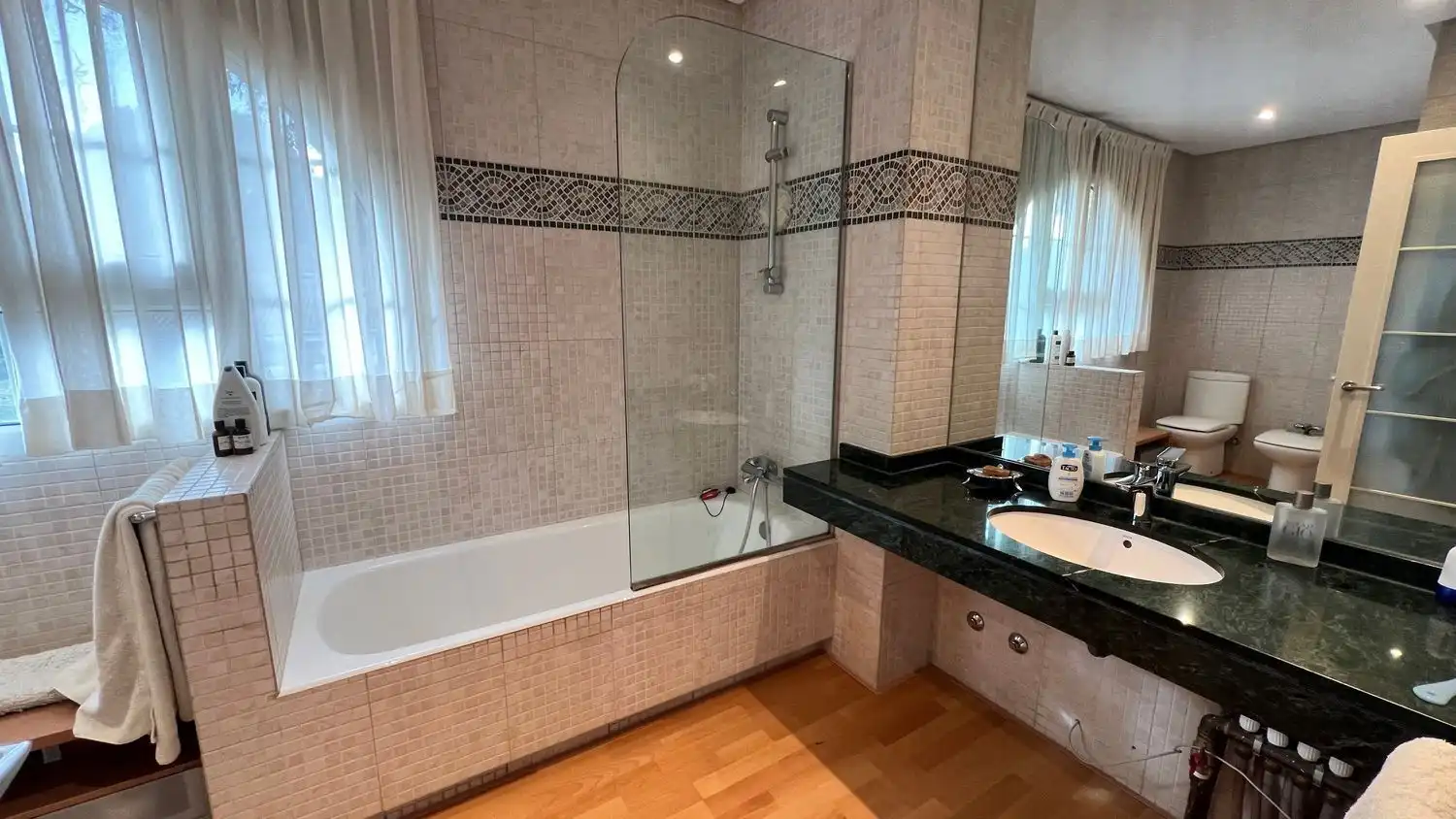 Bany de Casa o xalet en venda en Villanueva de la Cañada amb Aire condicionat, Calefacció i Terrassa