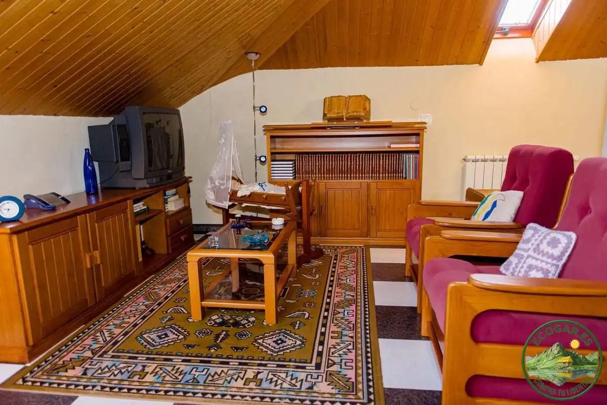 Sala d'estar de Casa o xalet en venda en Torre del Bierzo amb Aire condicionat, Calefacció i Jardí privat