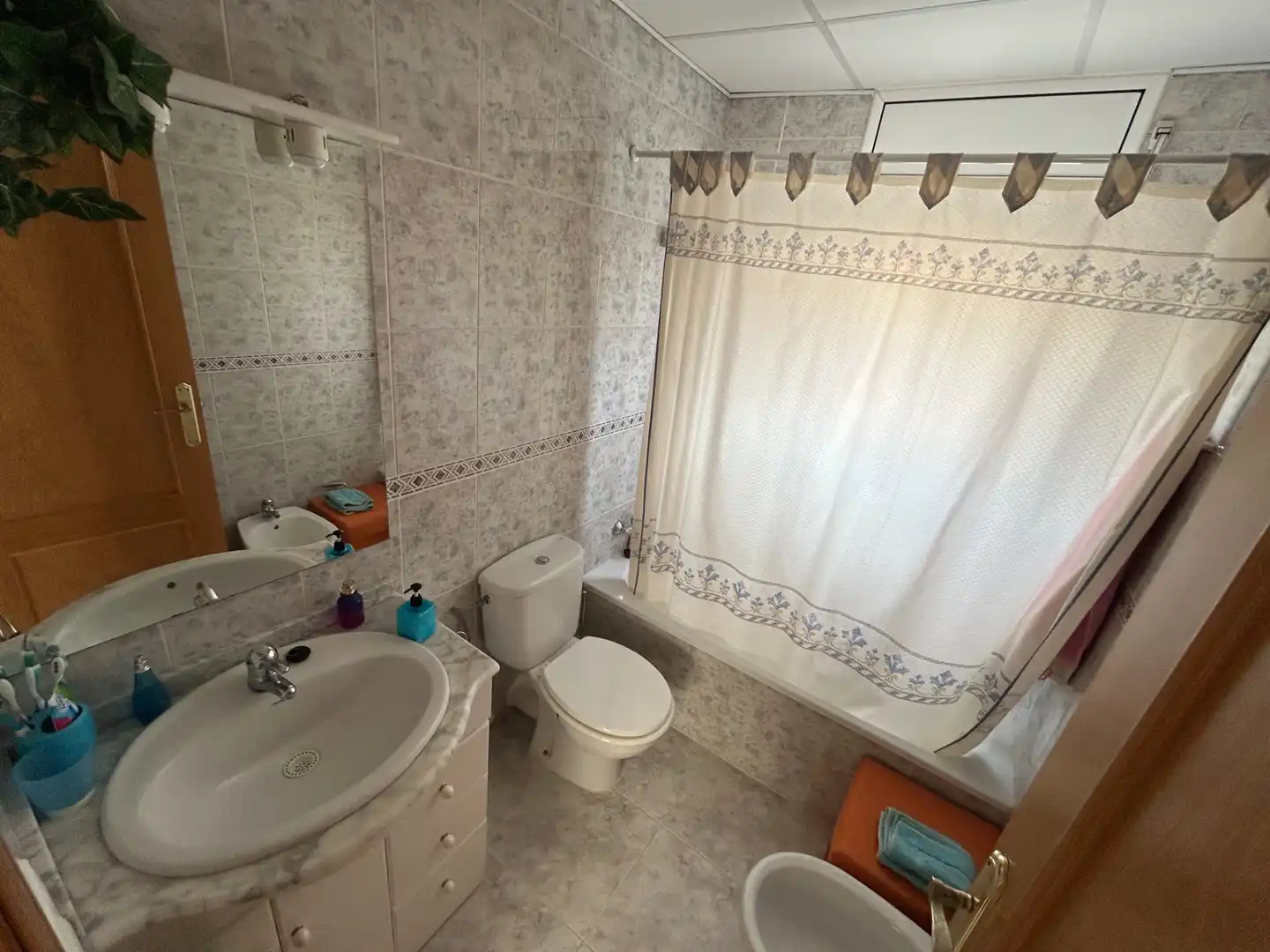 Badezimmer von Wohnungen zum Verkauf in Torredembarra mit Möbliert, Balkon und Gemeinschaftspool