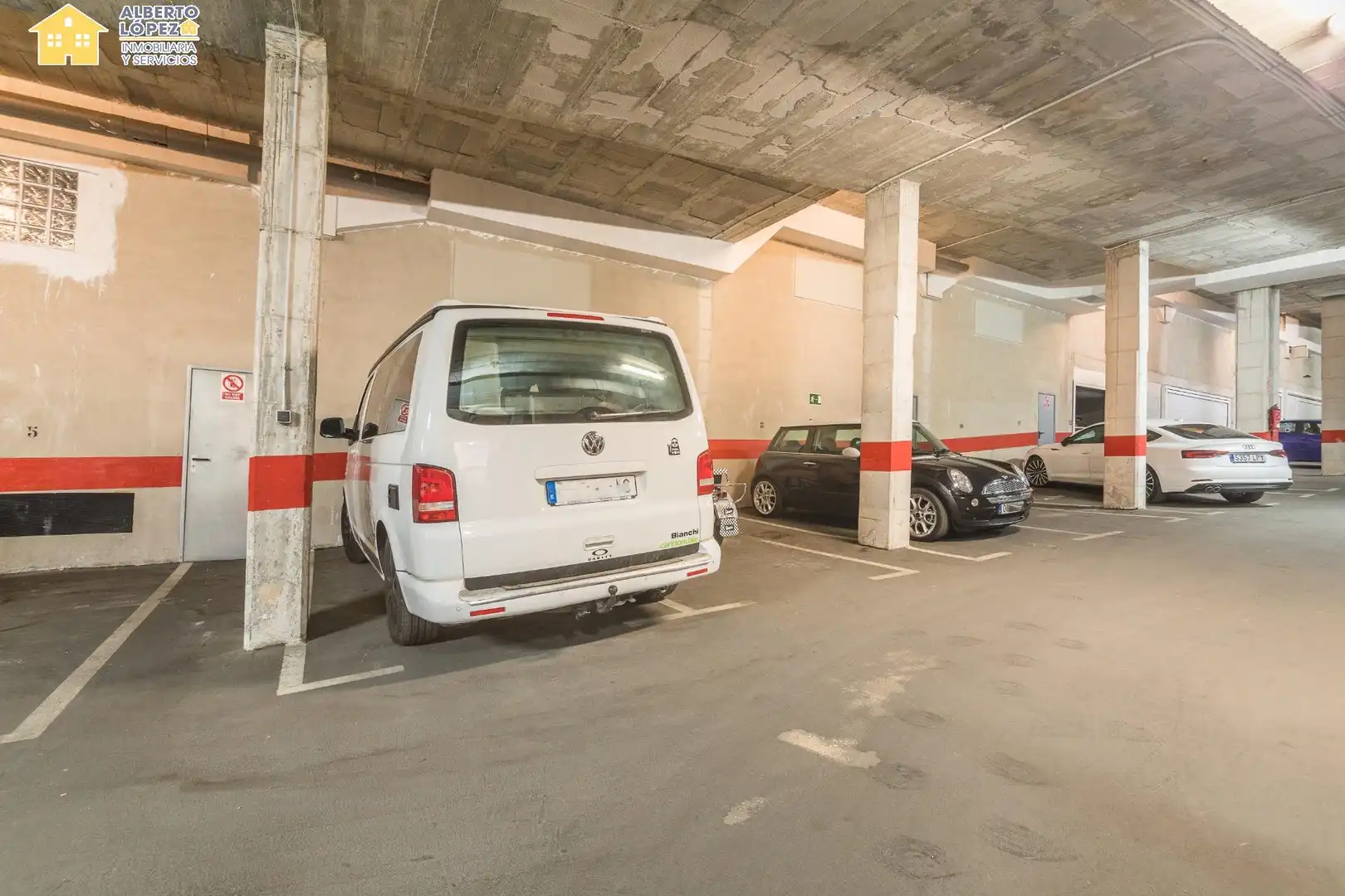Parking de Casa adosada en venta en Elche / Elx con Aire acondicionado, Calefacción y Balcón