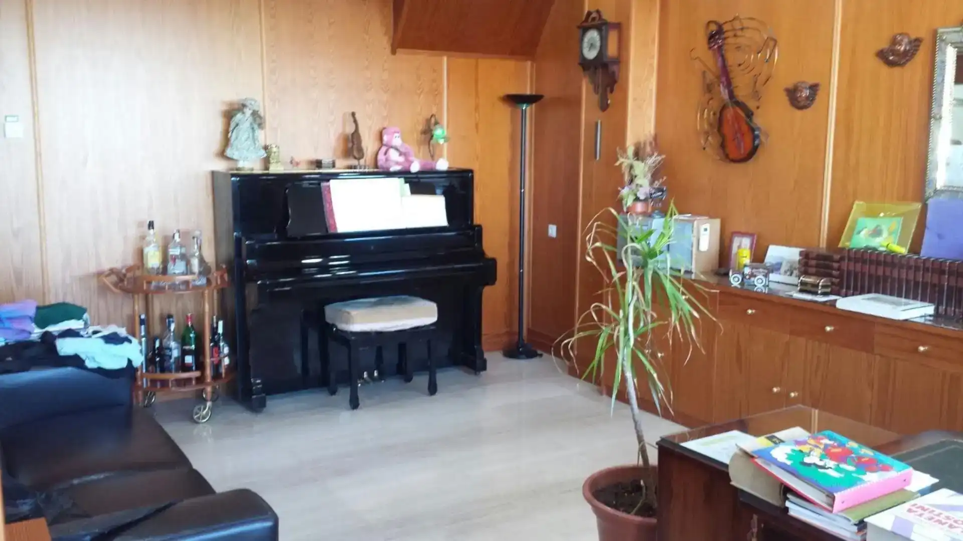 Sala d'estar de Casa o xalet de lloguer en Picassent amb Aire condicionat, Jardí privat i Traster